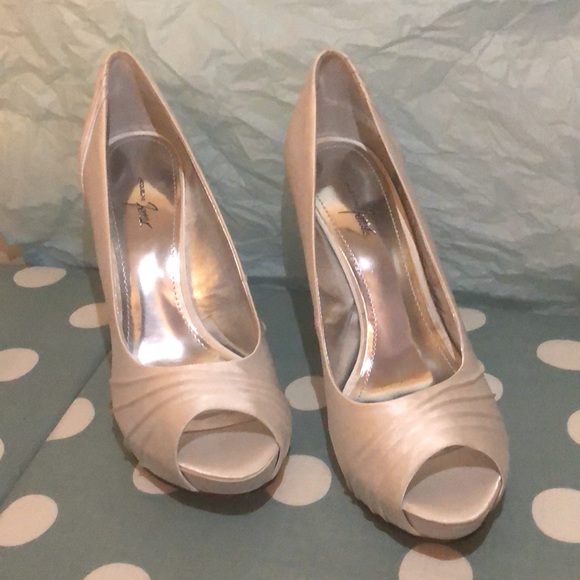 Jacqueline Ferrar White Bridal Dante Pumps - Picture 3 of 7